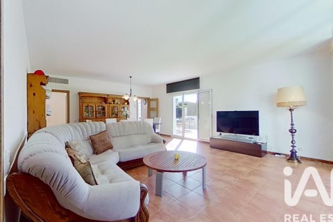 Dom w Roda de Berà, Tarragona, Hiszpania 4 sypialnie, 296 mkw. nr 152512 – zdjęcie 8