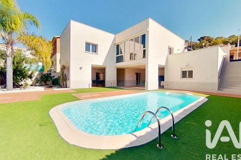 Talo Roda de Berà, Tarragona, Espanja 4 makuuhuonetta, 296 m2 No. 152512