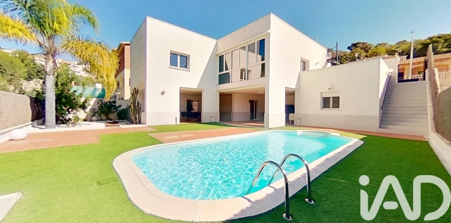 Dom w Roda de Berà, Tarragona, Hiszpania 4 sypialnie, 296 mkw. nr 152512