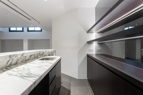 House for sale in Barcelona, Spain 7 bedrooms, 802 sq.m. No. 166997 - photo 23