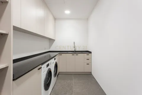 House for sale in Barcelona, Spain 7 bedrooms, 802 sq.m. No. 166997 - photo 28