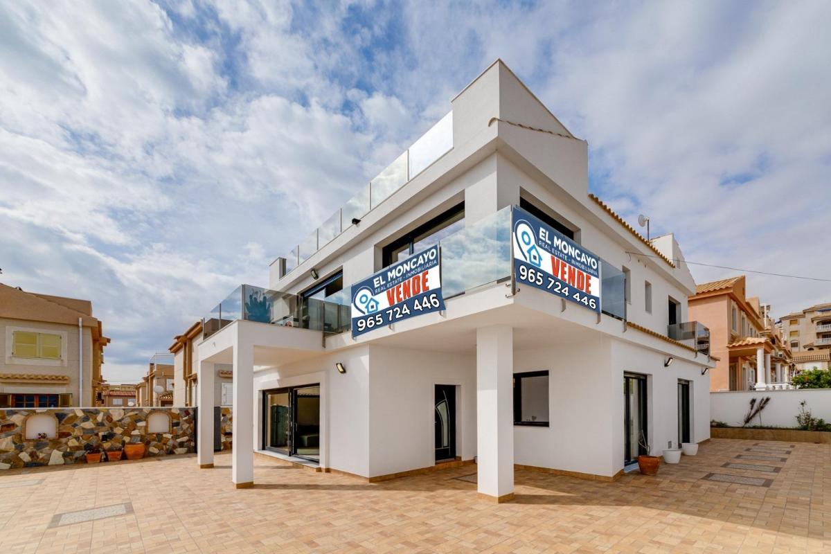 Willa w Torrevieja, Alicante, Hiszpania 4 sypialnie, 210 mkw. nr 95984