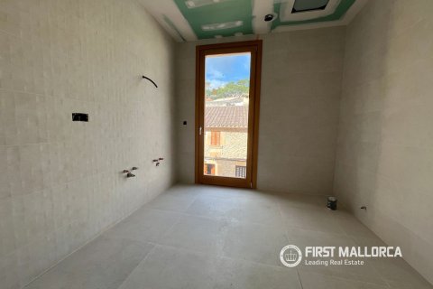 Kaupunkipientalo myytävänä Pollenca, Mallorca, Espanja, 4 makuuhuonetta, 347 m2 No. 177321 - kuva 18