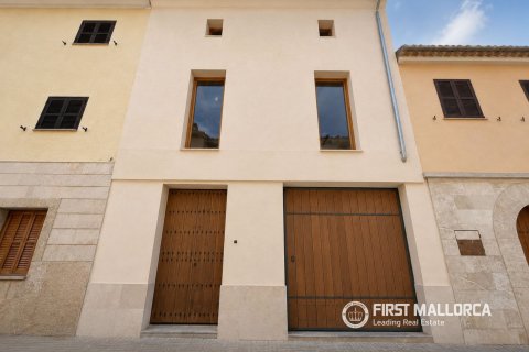 Kaupunkipientalo myytävänä Pollenca, Mallorca, Espanja, 4 makuuhuonetta, 347 m2 No. 177321 - kuva 3