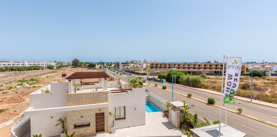 Villa in Vera, Almeria, Spain 3 bedrooms, 90 sq.m. No. 137395