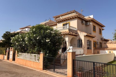Townhouse for sale in Alicante, Spain 2 bedrooms, 80 sq.m. No. 193127 - photo 2