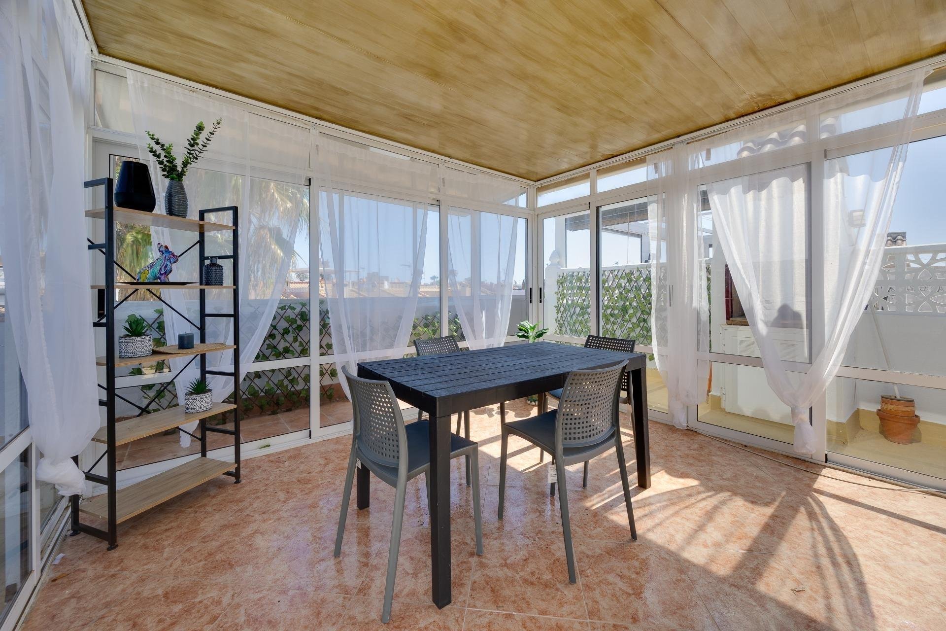 Apartamento en Torrevieja, Alicante, España 2 dormitorios, 59 m2 No. 193124