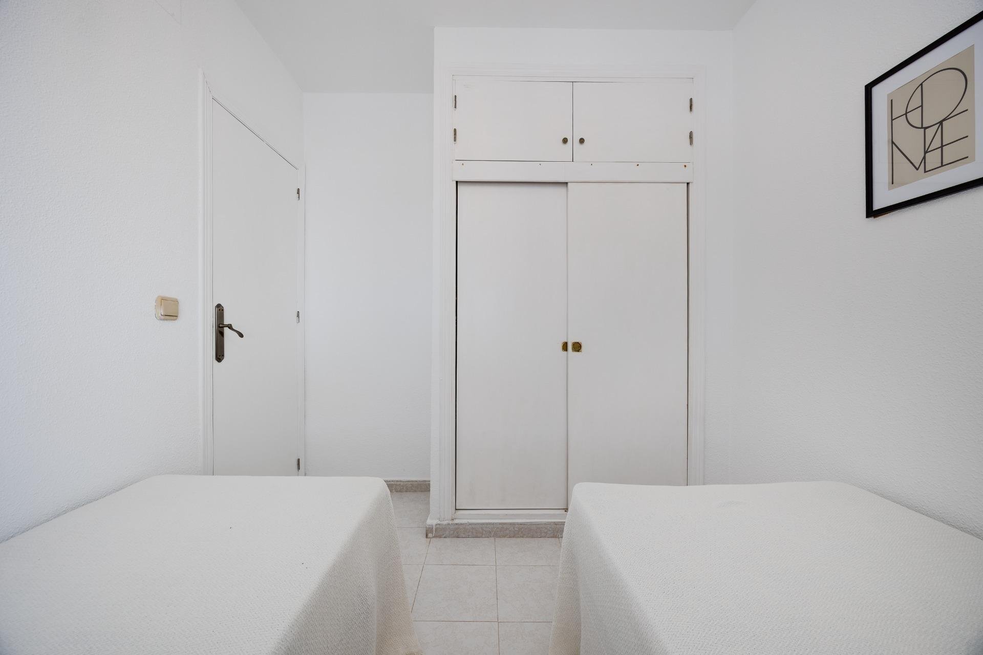 Apartamento en Torrevieja, Alicante, España 2 dormitorios, 59 m2 No. 193124