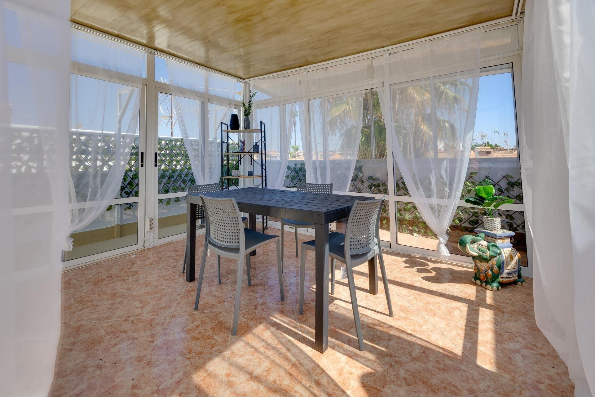 Apartamento en Torrevieja, Alicante, España 2 dormitorios, 59 m2 No. 193124
