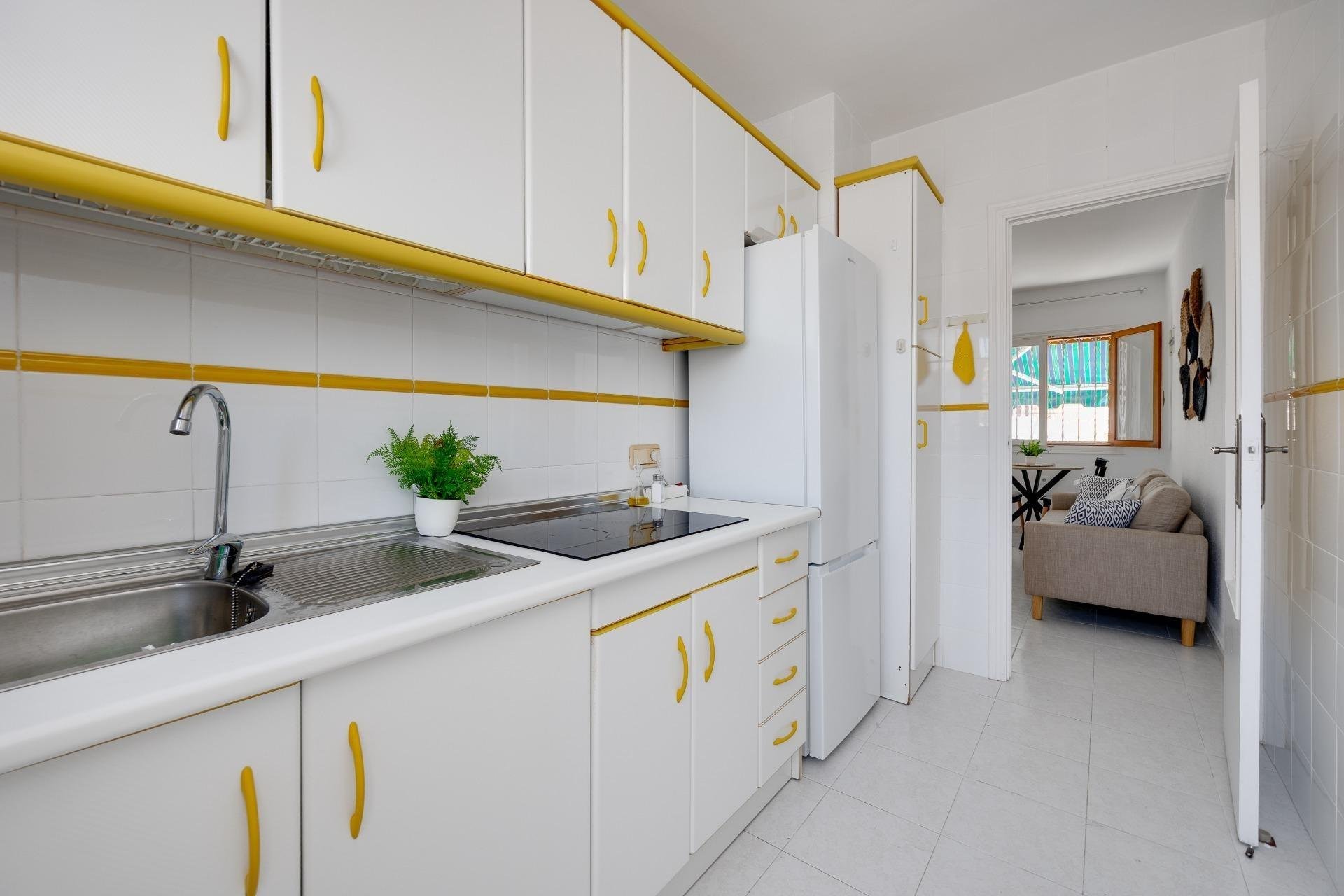 Apartamento en Torrevieja, Alicante, España 2 dormitorios, 59 m2 No. 193124