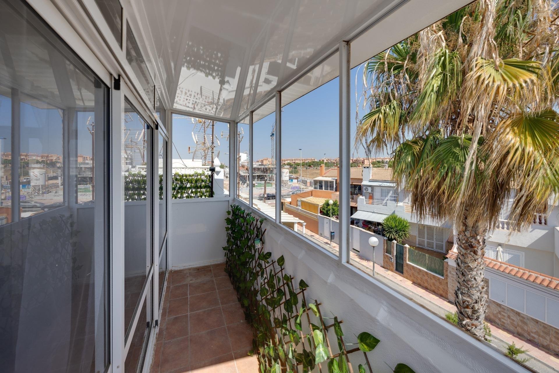 Apartamento en Torrevieja, Alicante, España 2 dormitorios, 59 m2 No. 193124