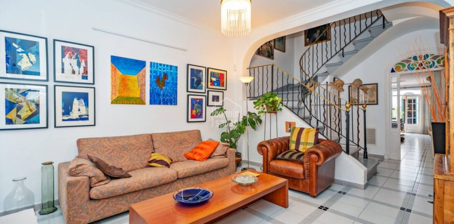 Townhouse in Es Mercadal, Menorca, Spain 5 bedrooms, 236 sq.m. No. 140273