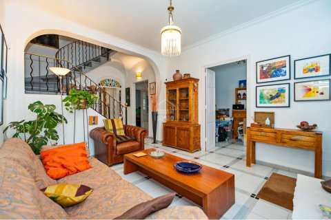 Townhouse for sale in Es Mercadal, Menorca, Spain 5 bedrooms, 236 sq.m. No. 140273 - photo 2