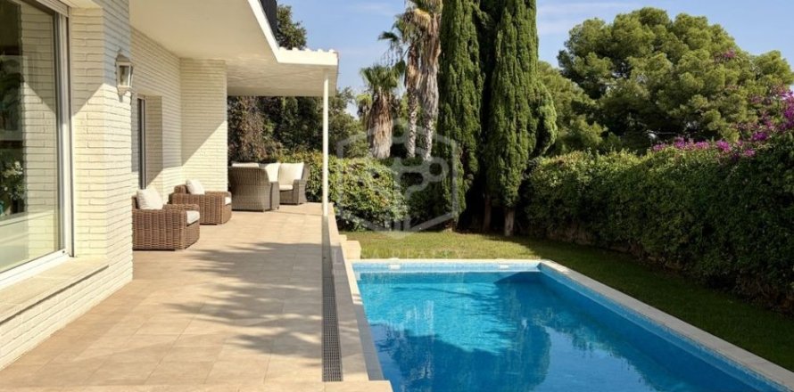 Willa w Barcelona, Hiszpania 5 sypialni, 510 mkw. nr 140275