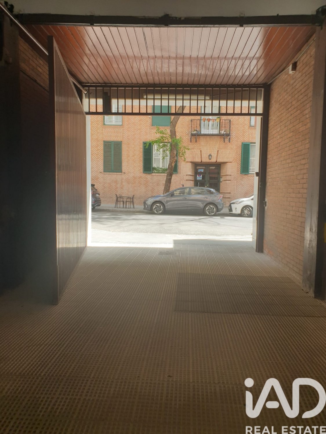 Garage in Madrid, Spain No. 184857