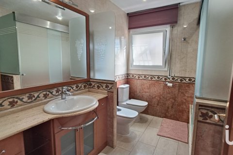 Аренда дома в Сан-Пере-де-Рибес, Барселона, Испания 4 спальни, 185м2 №154339 - фото 24