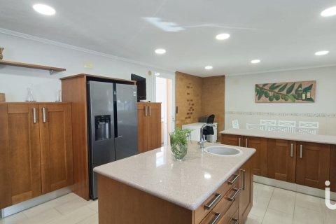 Аренда дома в Сан-Пере-де-Рибес, Барселона, Испания 4 спальни, 185м2 №154339 - фото 10