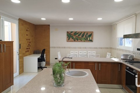 Аренда дома в Сан-Пере-де-Рибес, Барселона, Испания 4 спальни, 185м2 №154339 - фото 9