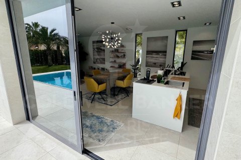 Villa for sale in Calpe, Alicante, Spain 2 bedrooms, 200 sq.m. No. 157746 - photo 2