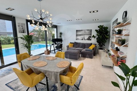 Villa for sale in Calpe, Alicante, Spain 2 bedrooms, 200 sq.m. No. 157746 - photo 3