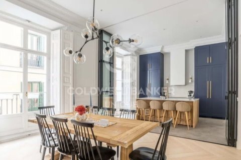 Apartment à Madrid, Espagne 4 chambres, 243 m2 No. 178765