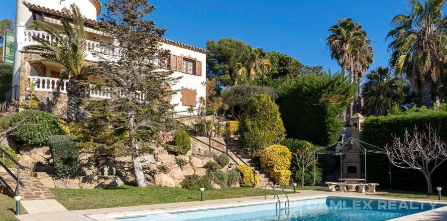 Villa in Calonge, Girona, Spain 5 bedrooms, 287 sq.m. No. 177007