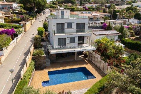 Villa in Lloret de Mar, Girona, Spain 3 bedrooms, 436 sq.m. No. 177010
