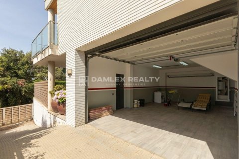 Villa for sale in Lloret de Mar, Girona, Spain 3 bedrooms, 436 sq.m. No. 177010 - photo 10