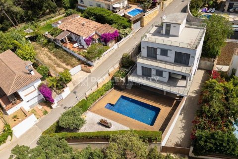 Villa for sale in Lloret de Mar, Girona, Spain 3 bedrooms, 436 sq.m. No. 177010 - photo 3