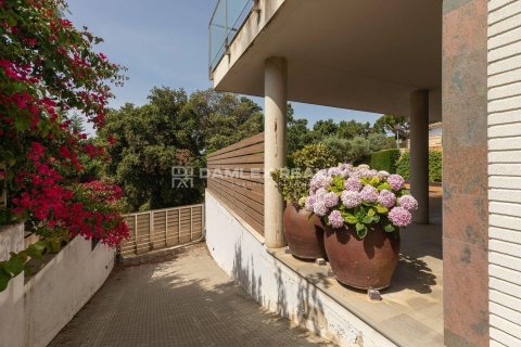 Villa for sale in Lloret de Mar, Girona, Spain 3 bedrooms, 436 sq.m. No. 177010 - photo 9