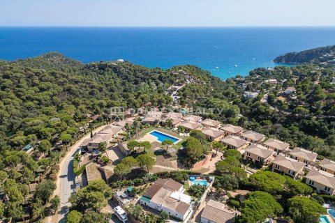 Villa for sale in Tossa de Mar, Girona, Spain 4 bedrooms, 215 sq.m. No. 177012 - photo 7