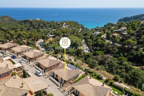 Villa for sale in Tossa de Mar, Girona, Spain 4 bedrooms, 215 sq.m. No. 177012 - photo 2