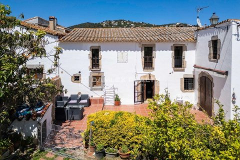 Villa for sale in Santa Cristina d'Aro, Girona, Spain 5 bedrooms, 415 sq.m. No. 177009 - photo 2