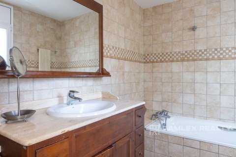 Villa for sale in Calonge, Girona, Spain 5 bedrooms, 526 sq.m. No. 177006 - photo 18