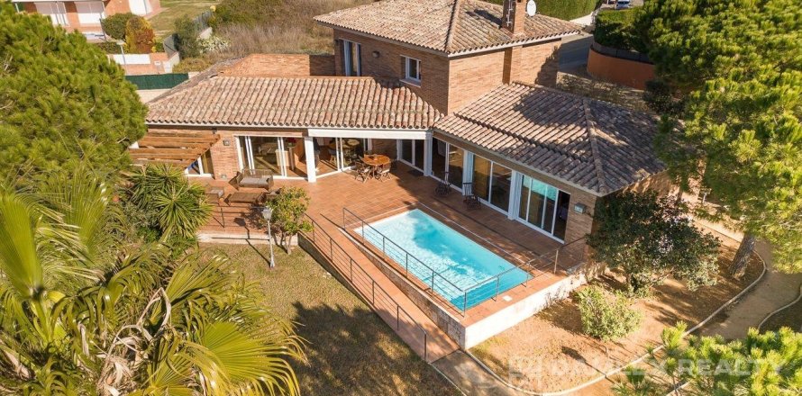 Villa in Calonge, Girona, Spain 5 bedrooms, 526 sq.m. No. 177006