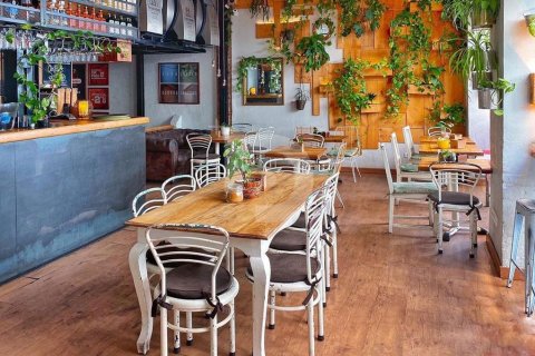 Commercial property à Ciutat Vella, Barcelona, Espagne 304 m2 No. 151891