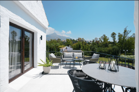 Kattohuoneisto myytävänä Nueva Andalucia, Malaga, Espanja, 3 makuuhuonetta, 100 m2 No. 109551 - kuva 2