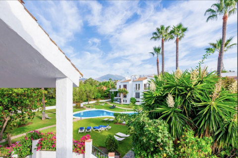 Kattohuoneisto myytävänä Nueva Andalucia, Malaga, Espanja, 3 makuuhuonetta, 100 m2 No. 109551 - kuva 1