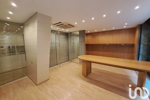 Kommersiell fastighet i Barcelona, Spanien 487 kvm. Nr. 154333