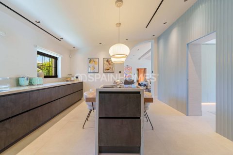 Huvila myytävänä Marbella, Malaga, Espanja, 5 makuuhuonetta, 336 m2 No. 144612 - kuva 23