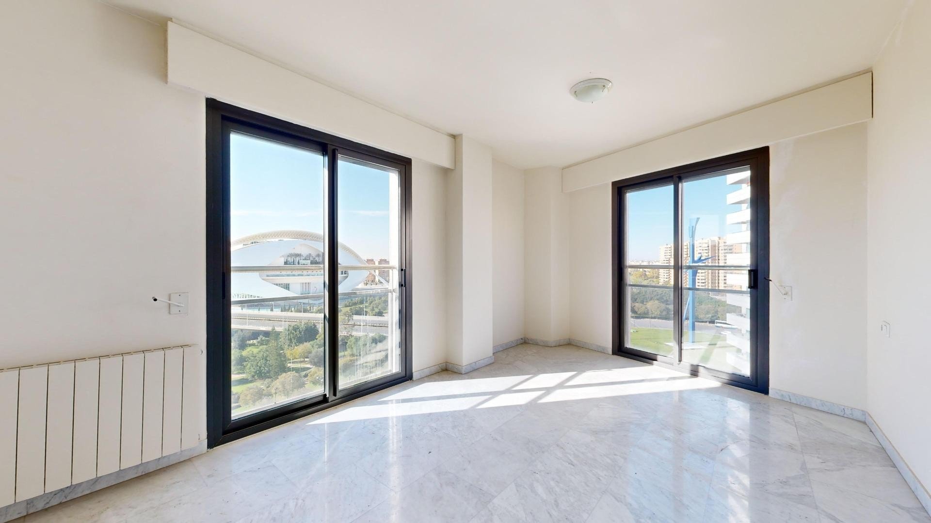 Huoneisto Valencia, Espanja 6 makuuhuonetta, 330 m2 No. 133341