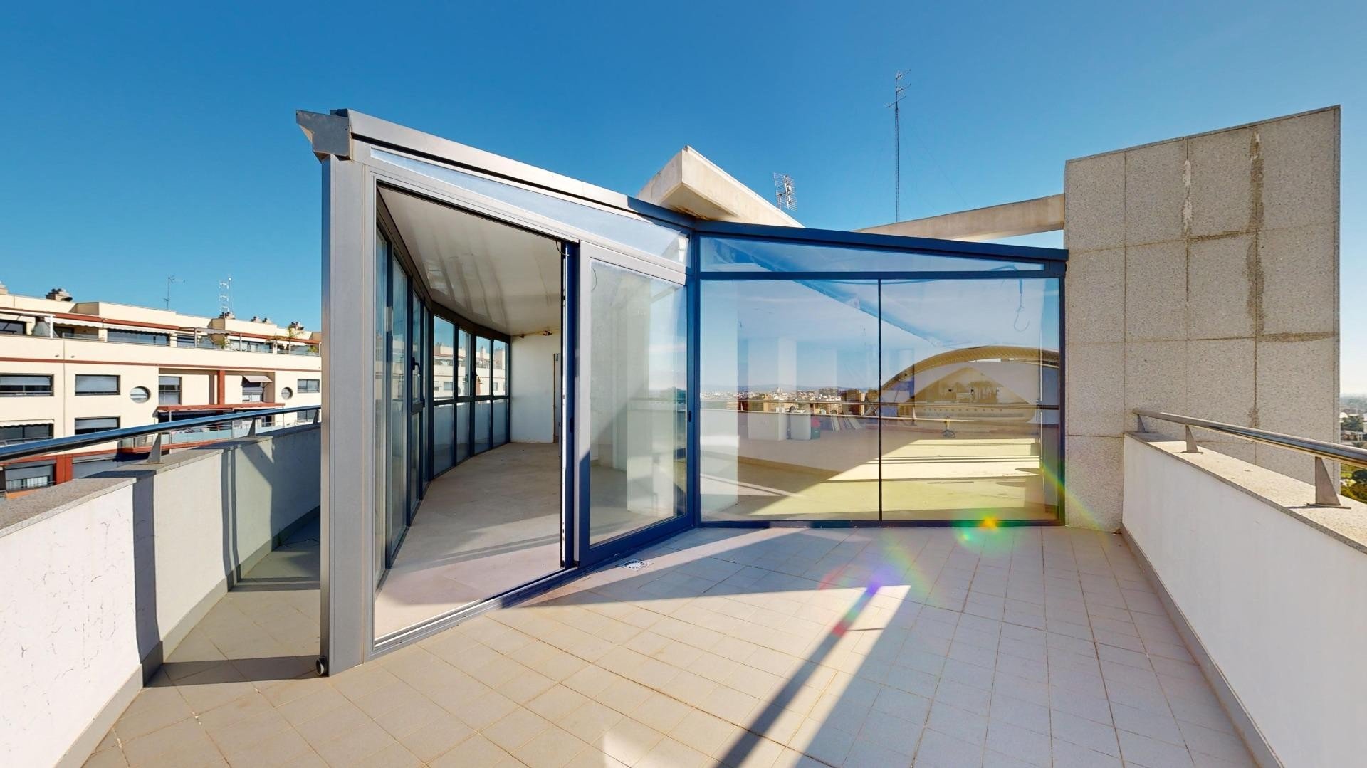 Huoneisto Valencia, Espanja 6 makuuhuonetta, 330 m2 No. 133341