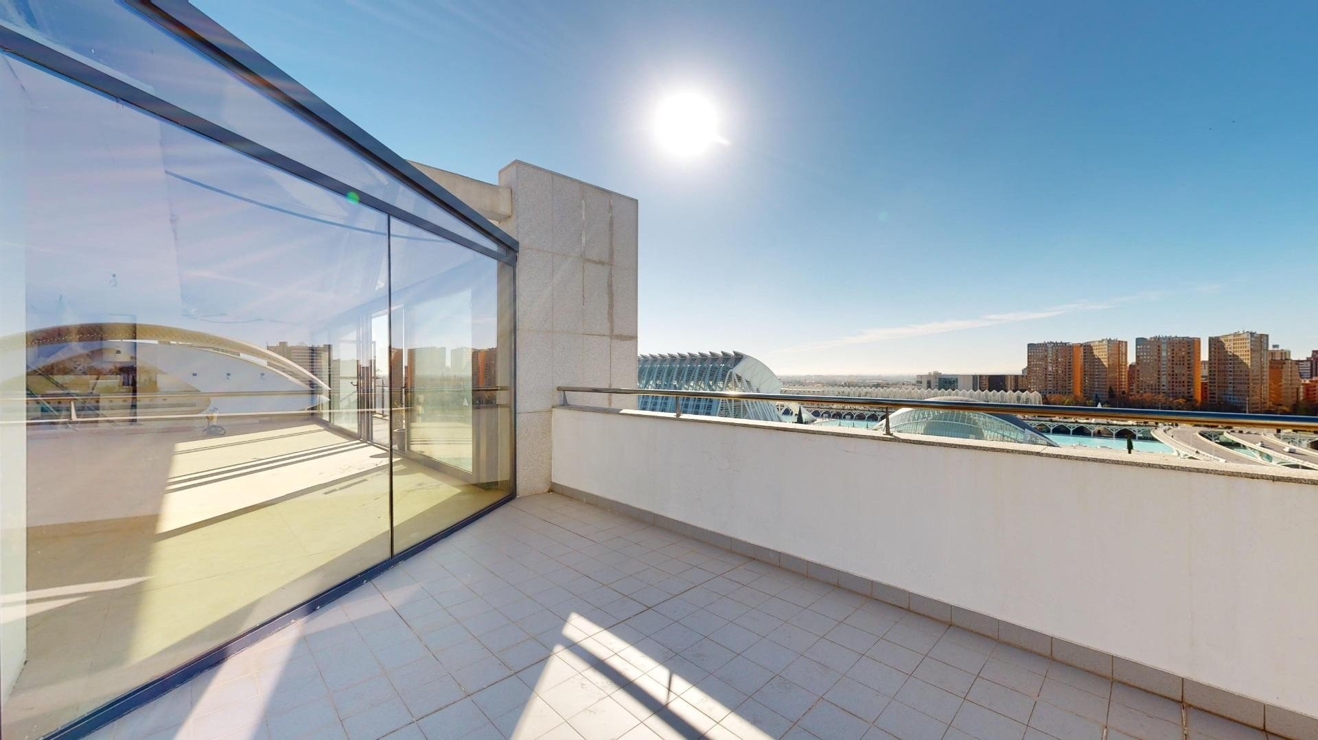 Huoneisto Valencia, Espanja 6 makuuhuonetta, 330 m2 No. 133341