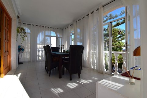 Продажа таухауса в Аликанте, Испания 4 спальни, 176м2 №155903 - фото 11