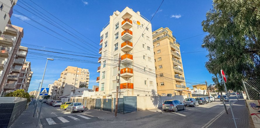 Apartment in Torrevieja, Alicante, Spain 2 bedrooms, 55 sq.m. No. 155906