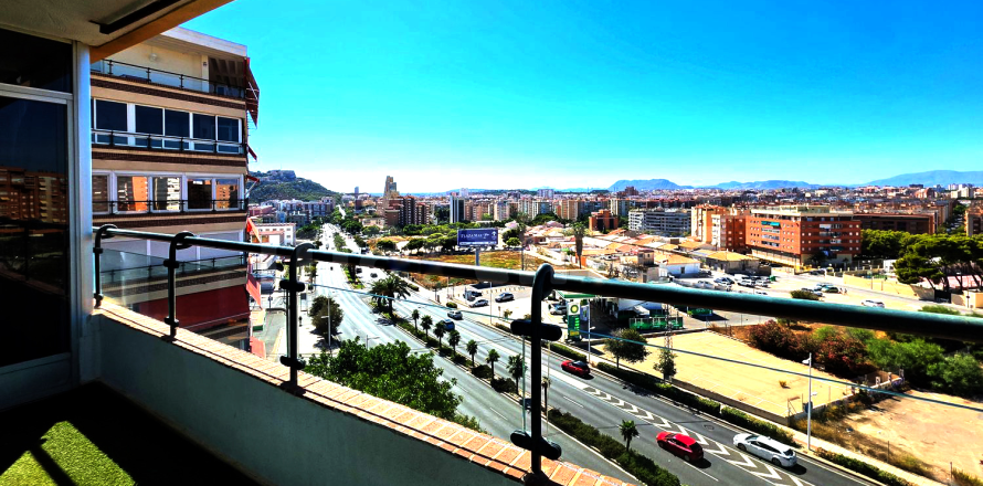Apartment à Alicante, Espagne 3 chambres, 140 m2 No. 196732