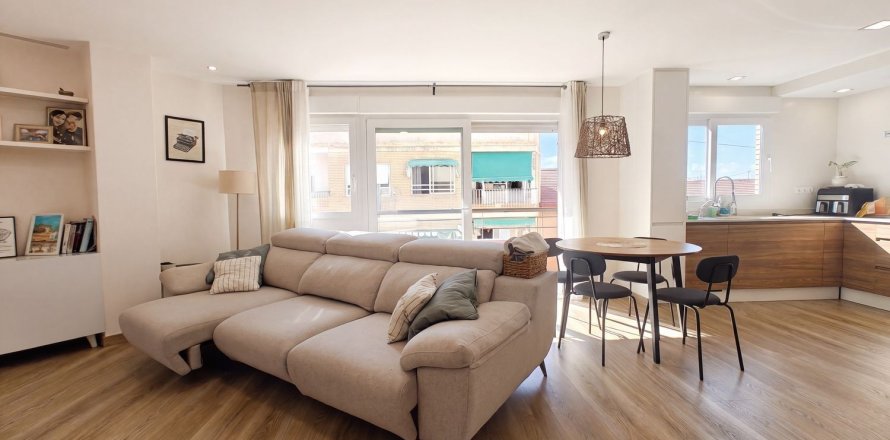 Apartment à Alicante, Espagne 3 chambres, 94 m2 No. 196734