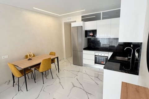 Huoneisto myytävänä Torrevieja, Alicante, Espanja, 2 makuuhuonetta, 67 m2 No. 155761 - kuva 12