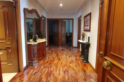 Apartment for sale in Leon, Spain 3 bedrooms, 131 sq.m. No. 185777 - photo 4