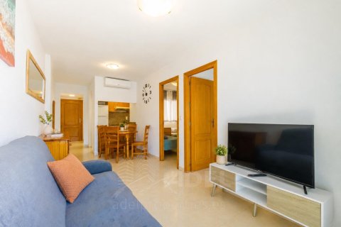 Apartamento en Torrevieja, Alicante, España 2 dormitorios, 75 m2 No. 190192